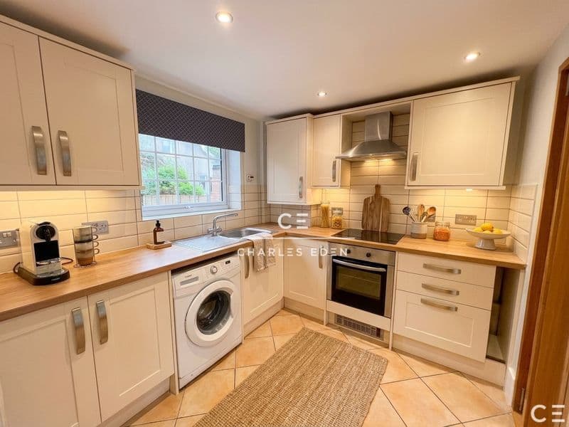 Oakwood Avenue, Fairline Court, BR3